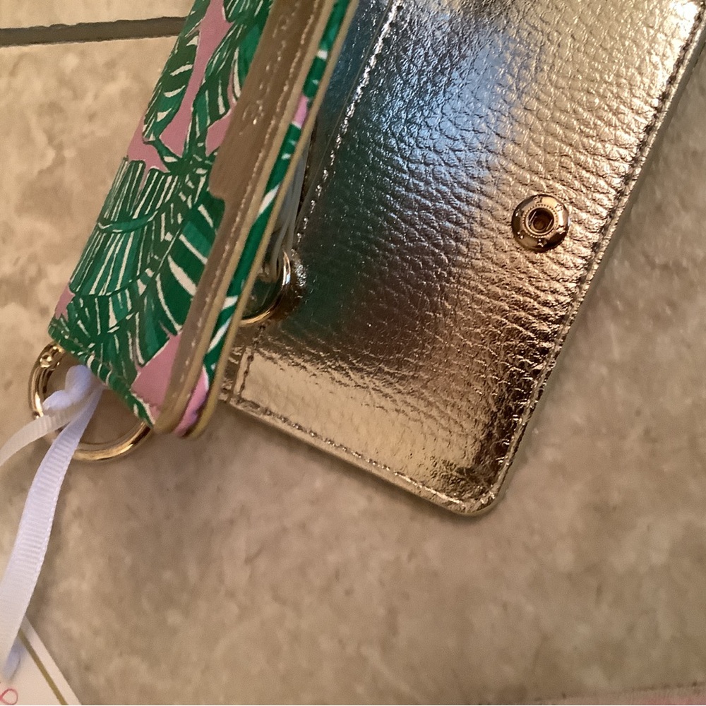 Beautiful lilly pulitzer wallet with key chain